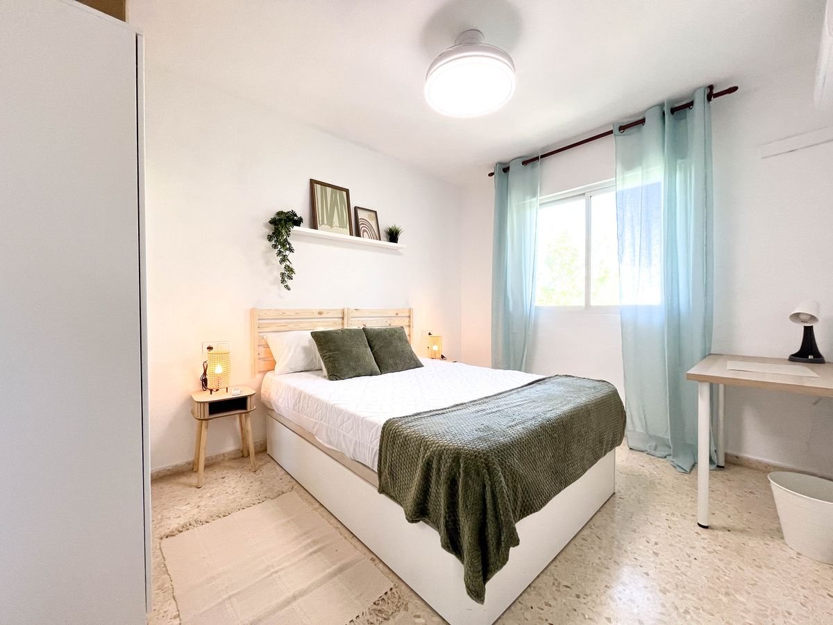 Habitación gestionada por Roomflow en La Victoria, Málaga